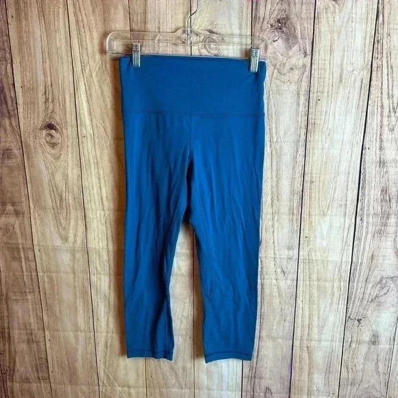 Lululemon In Movement Crop Everlux Deep Marine Blue Size 6 - Picture 3 of 10